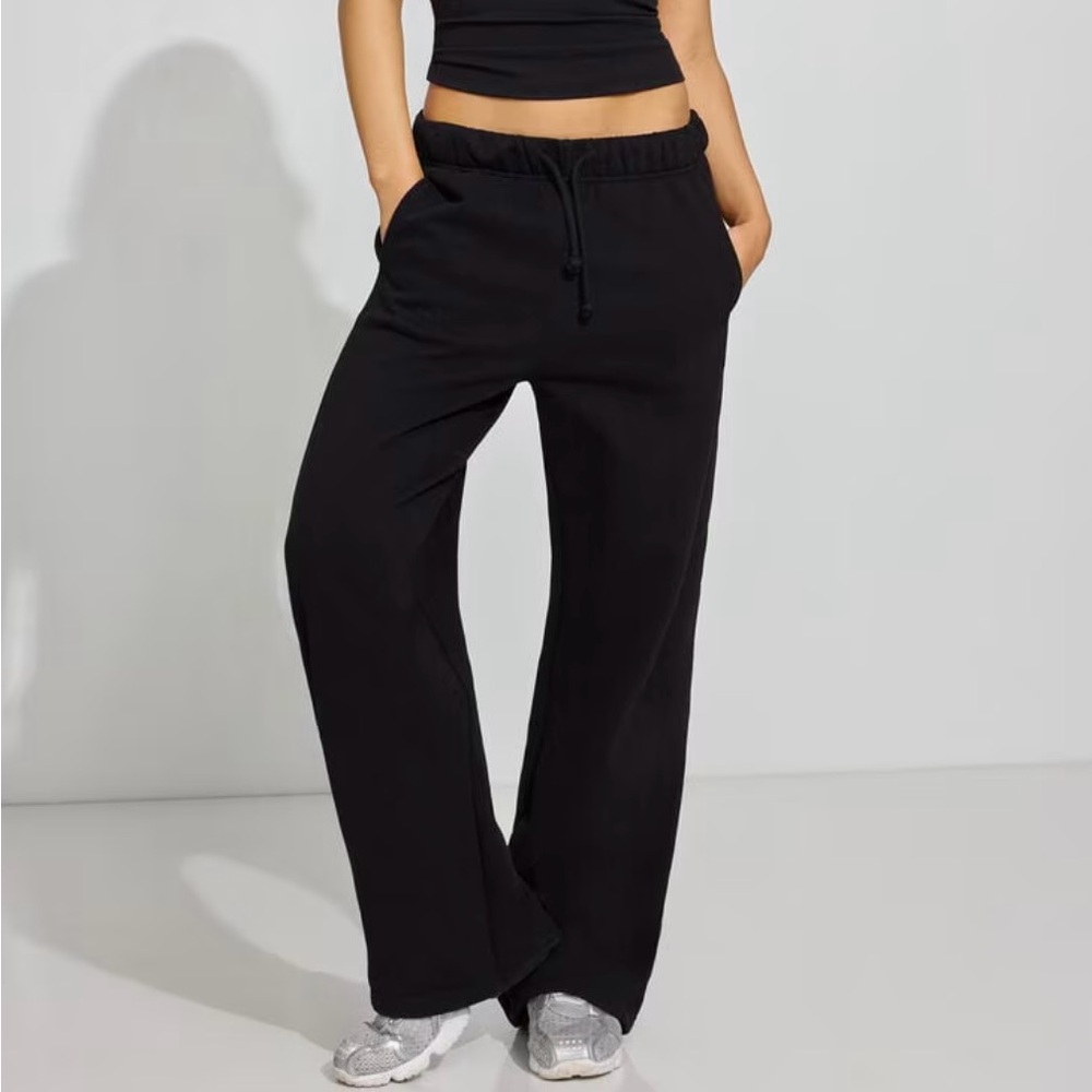 Brand new never worn GARAGE straight leg sweatpants ultra fleece